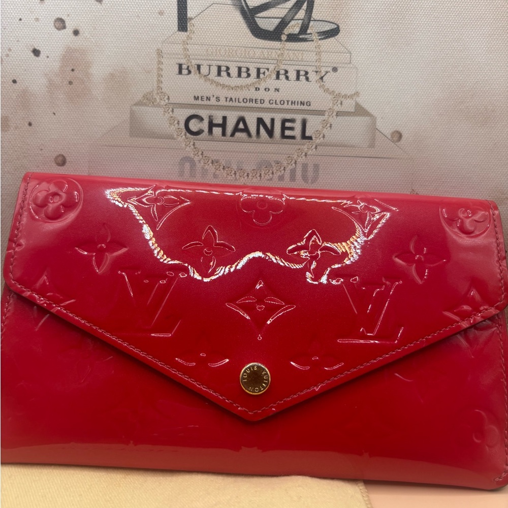 Louis Vuitton Vernis Sarah Wallet - Picture 2 of 9